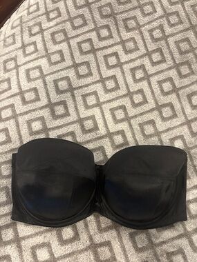 Smooth Strapless Bandeau Bra in Black